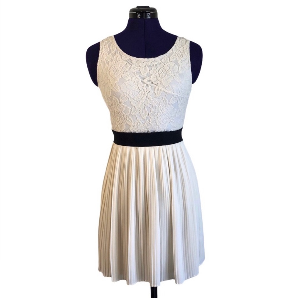 Rewind Light Beige Lace Pleated Short Sleeve Dress